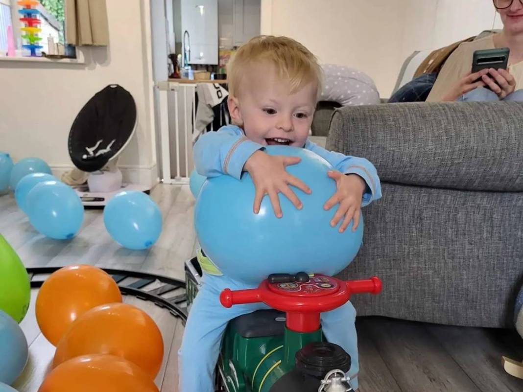 12 yaşında gibi ama 2 çocuk annesi! Yaşını duyanlar inanmakta güçlük çekiyor 4